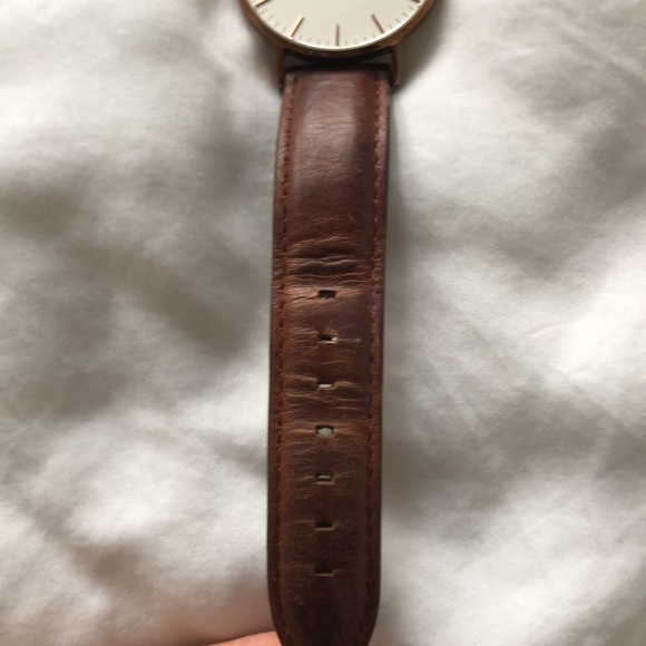 daniel wellington brown analog watch - Picture 3 of 9